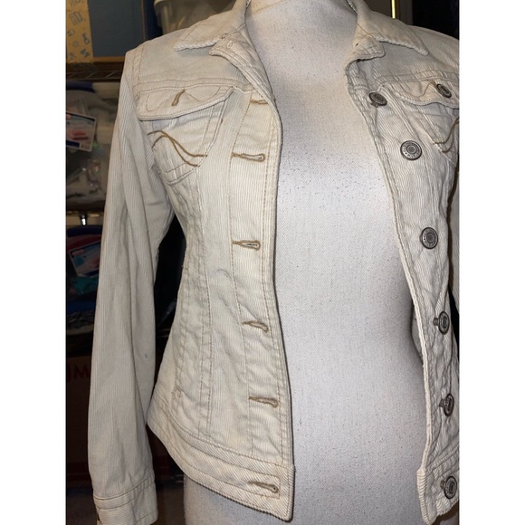 Kid’s Cream Old Navy Clothing Jean Jacket 🤎 - Picture 11 of 16